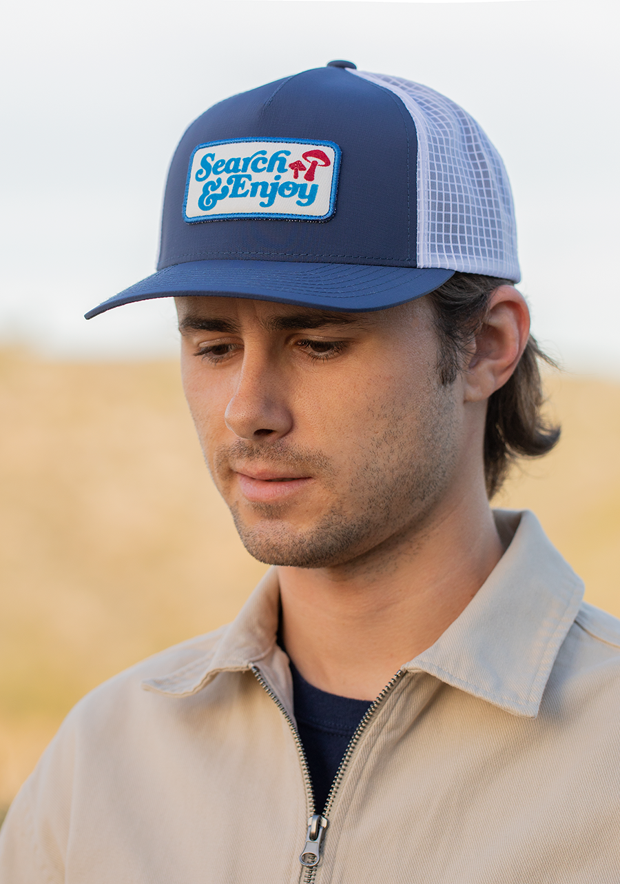 Searchin Trucker - Black / Black